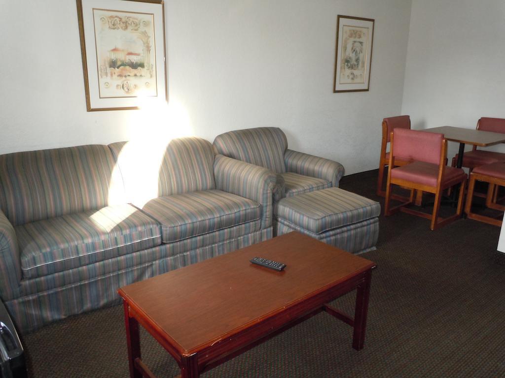 Travelodge By Wyndham Grand Rapids North Walker Eksteriør bilde