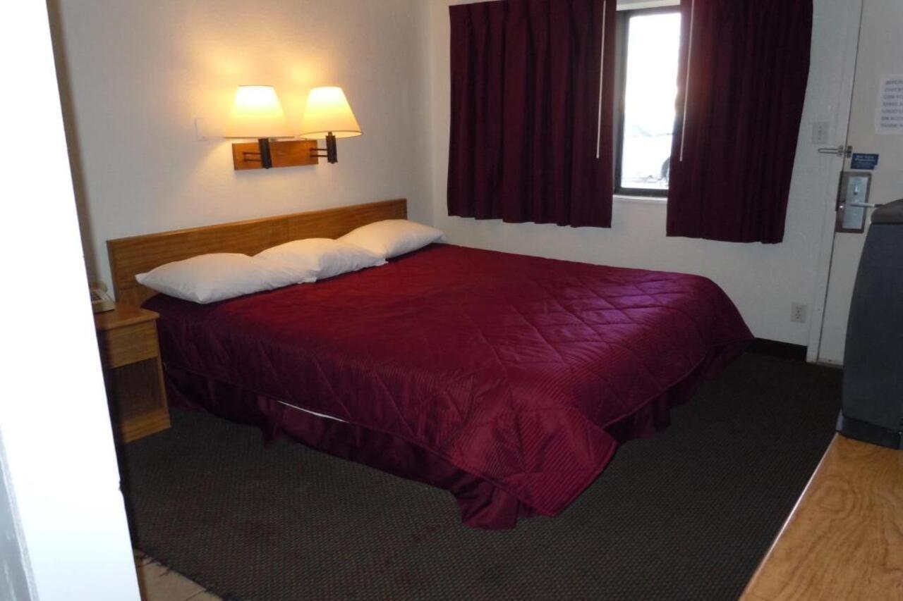 Travelodge By Wyndham Grand Rapids North Walker Eksteriør bilde
