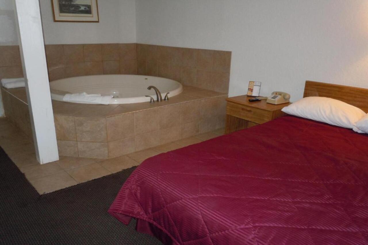 Travelodge By Wyndham Grand Rapids North Walker Eksteriør bilde