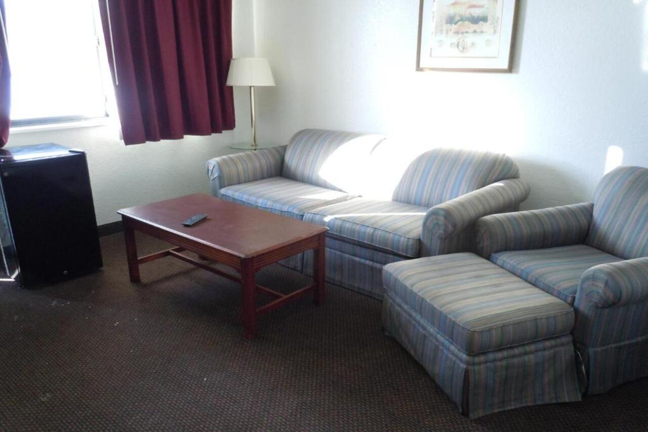 Travelodge By Wyndham Grand Rapids North Walker Eksteriør bilde