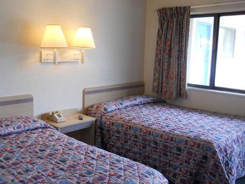 Travelodge By Wyndham Grand Rapids North Walker Rom bilde