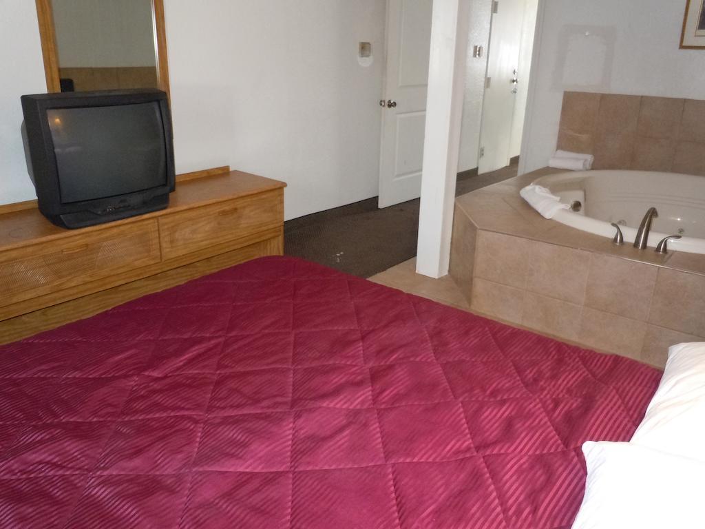 Travelodge By Wyndham Grand Rapids North Walker Eksteriør bilde