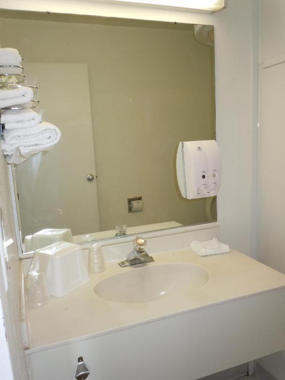 Travelodge By Wyndham Grand Rapids North Walker Rom bilde